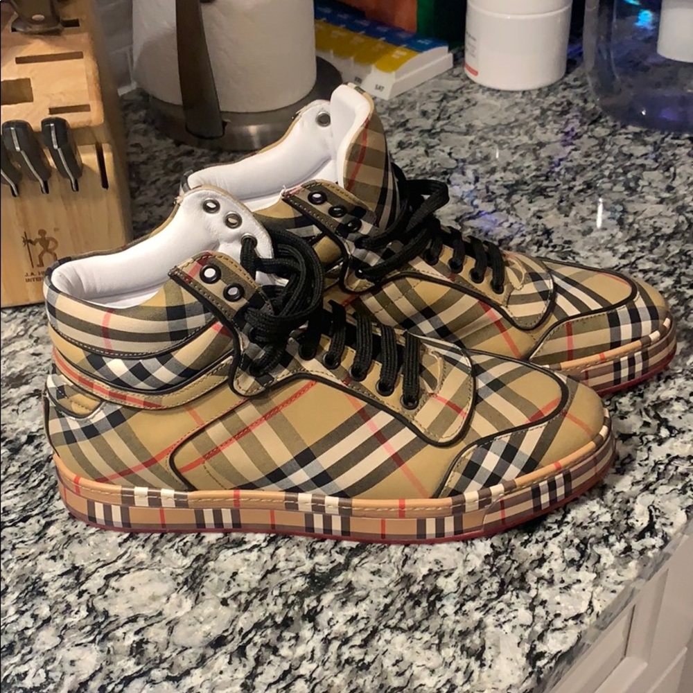 Burberry size 42.5 Redford hi-tops mint condition